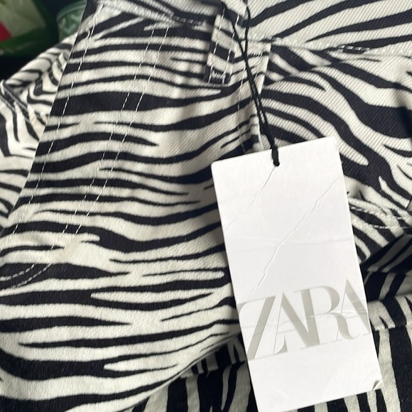 NWT Zara 100% cotton Zebra black/white Stripe Straight Leg Jeans - Size 4 - Picture 7 of 8